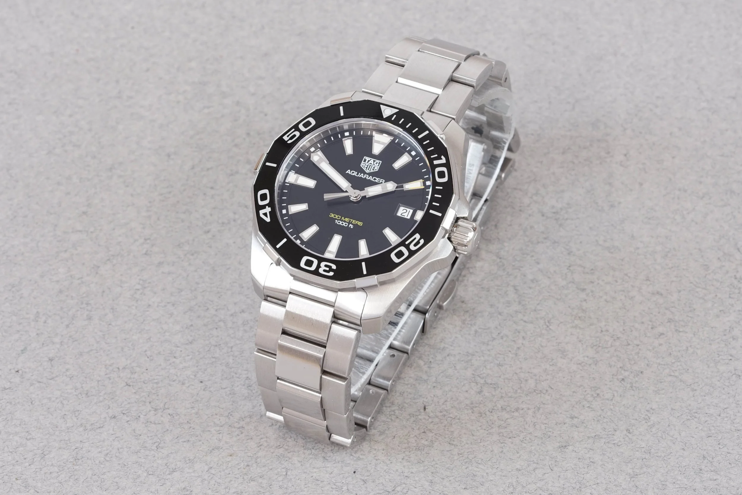 TAG HEUER AQUARACER W/ BOX & GUARANTEE CARD REF. WAY111A CIRCA 2018