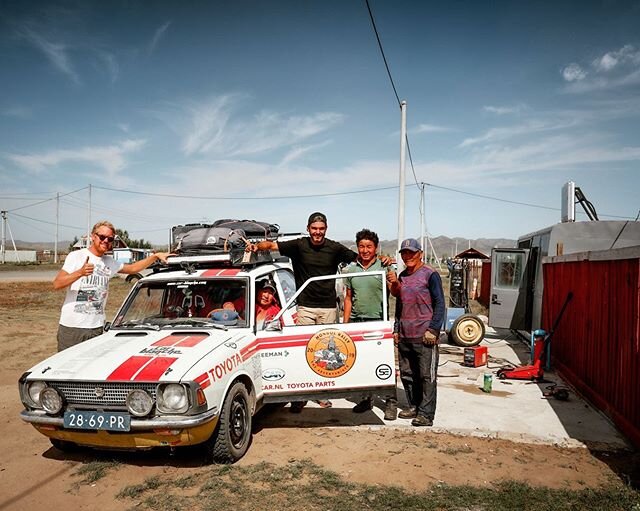 A job WELD done!
⠀
Our journey would not be the same without the help of the local people.
⠀
Welding our leaf springs and taking a picture with the kind people has become one of our lovely routines!
⠀
 #themongolrally #ulanude #ulaanbaatar #rallycar 