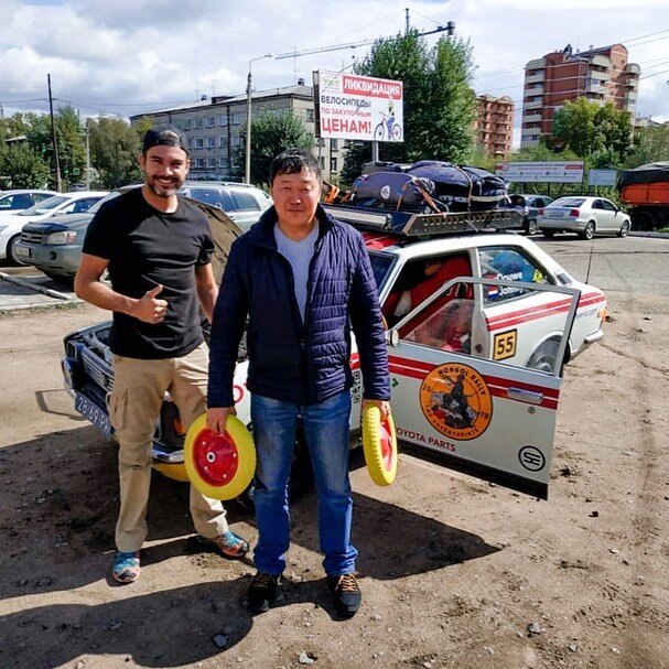 Getting some new tires for our long ride back home!
⠀
#mongolrally #mongolrally2019 #mongolrally2020 #toyoyta #toyotacorollake20 #toyotacorolla #classiccar #adventure #rally #rallycar #ulanude #finishline #roadtrip