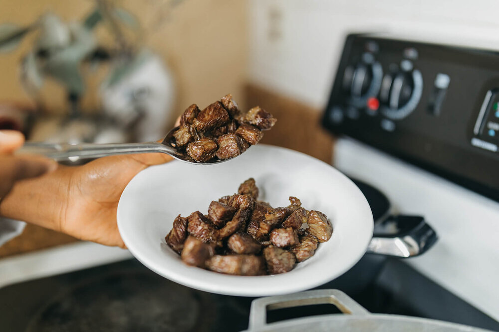 Lightly fry meat. 