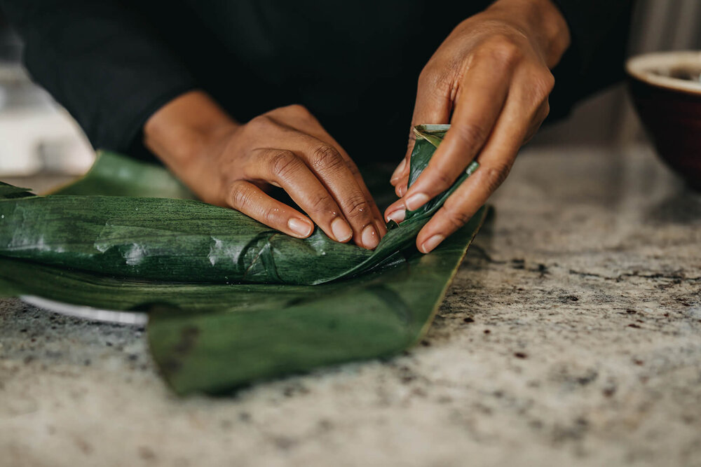 Wrap plantain leaf.