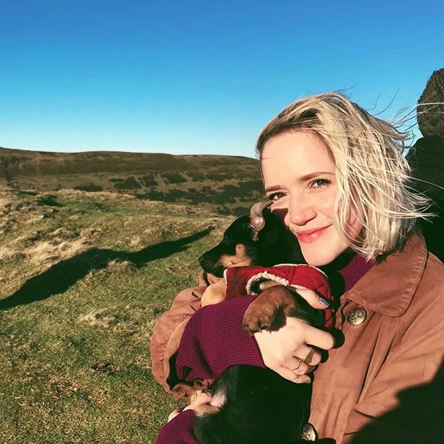 Snapped out of my chocolate coma to conquer a mountain with @tamsindanielg and her baby Bear. One of my New Year resolutions is more UK travel, starting with my home country 🏴󠁧󠁢󠁷󠁬󠁳󠁿