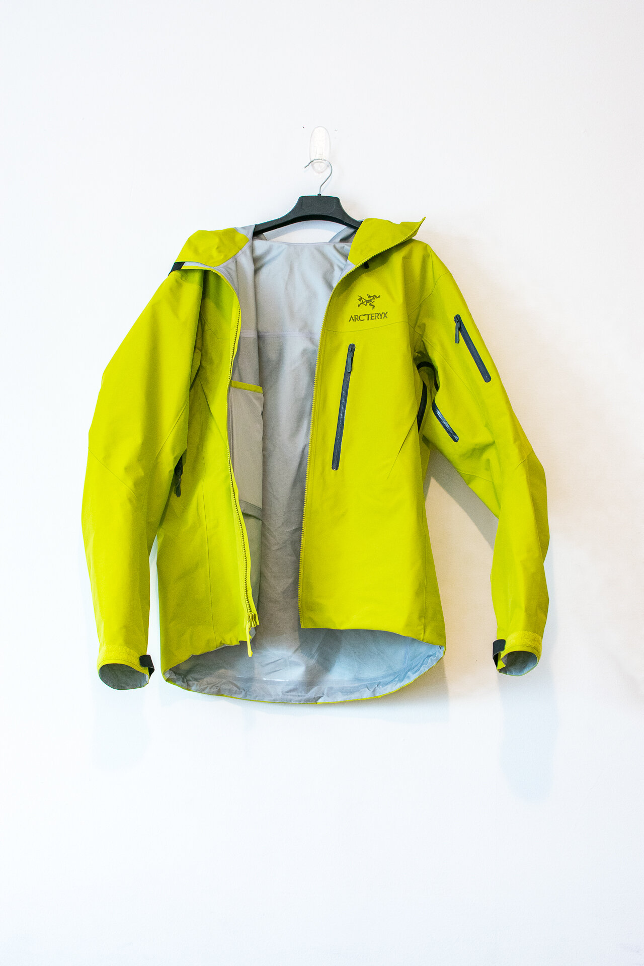 Arcteryx Alpha SV Jacket Men's review - Freeride