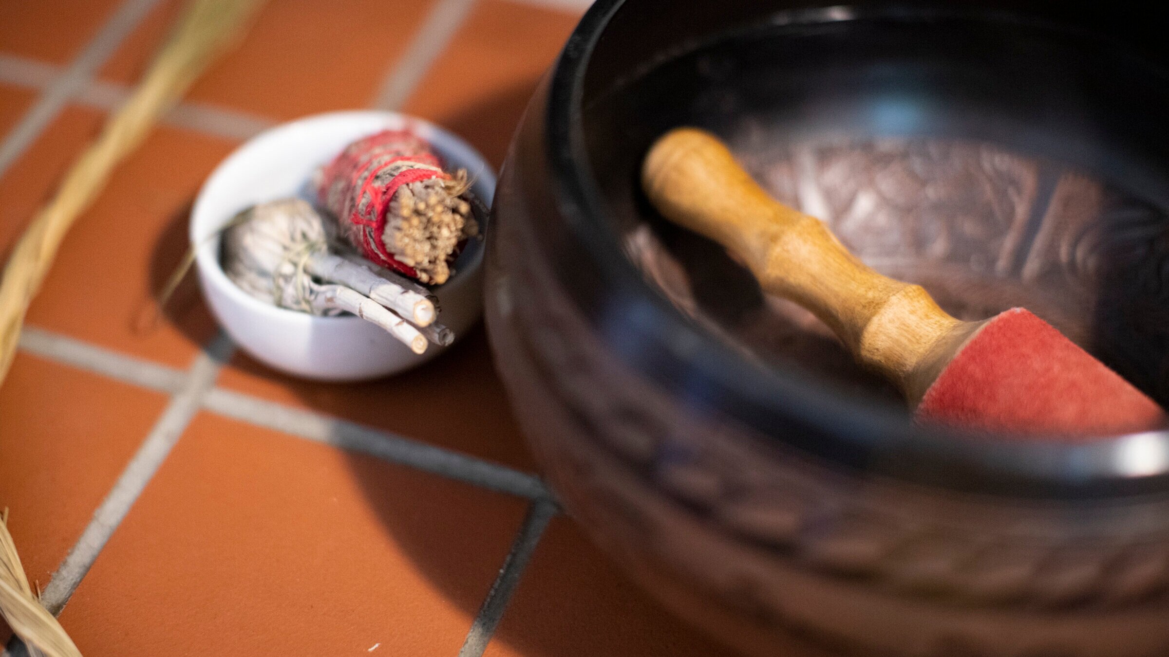  Photo of sage for burning and a Tibetan sound bowl in Julie’s clinic. 