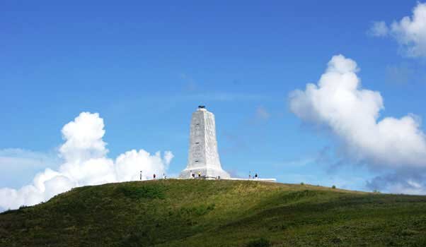 Wright_Brothers_Monument-outer-banks.jpg
