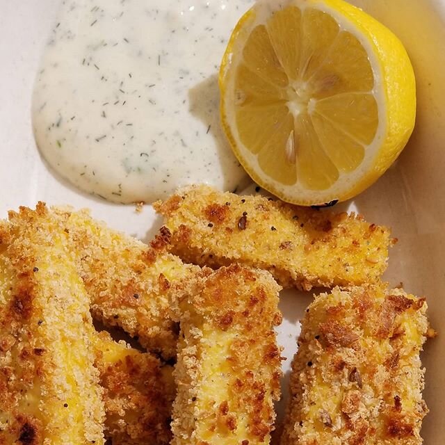 Looking for a crowd pleasing finger food?

Try the baked polenta sticks and ranch dressing in 4th quarter 2019 Forks Over Knives magazine.