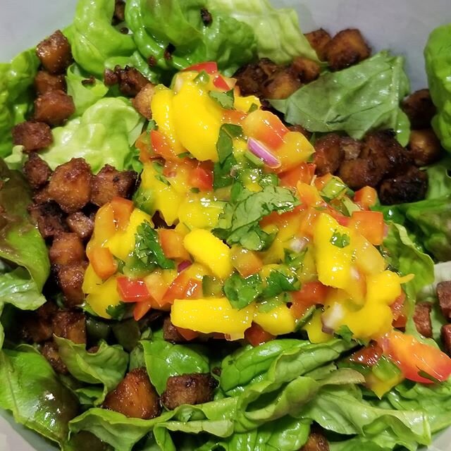 Spicy peanut tofu and mango chutney salad is as pleasing to the mouth as it is to the eyes.

#WFPB #eatsplants #wholefoodplantbaseddiet