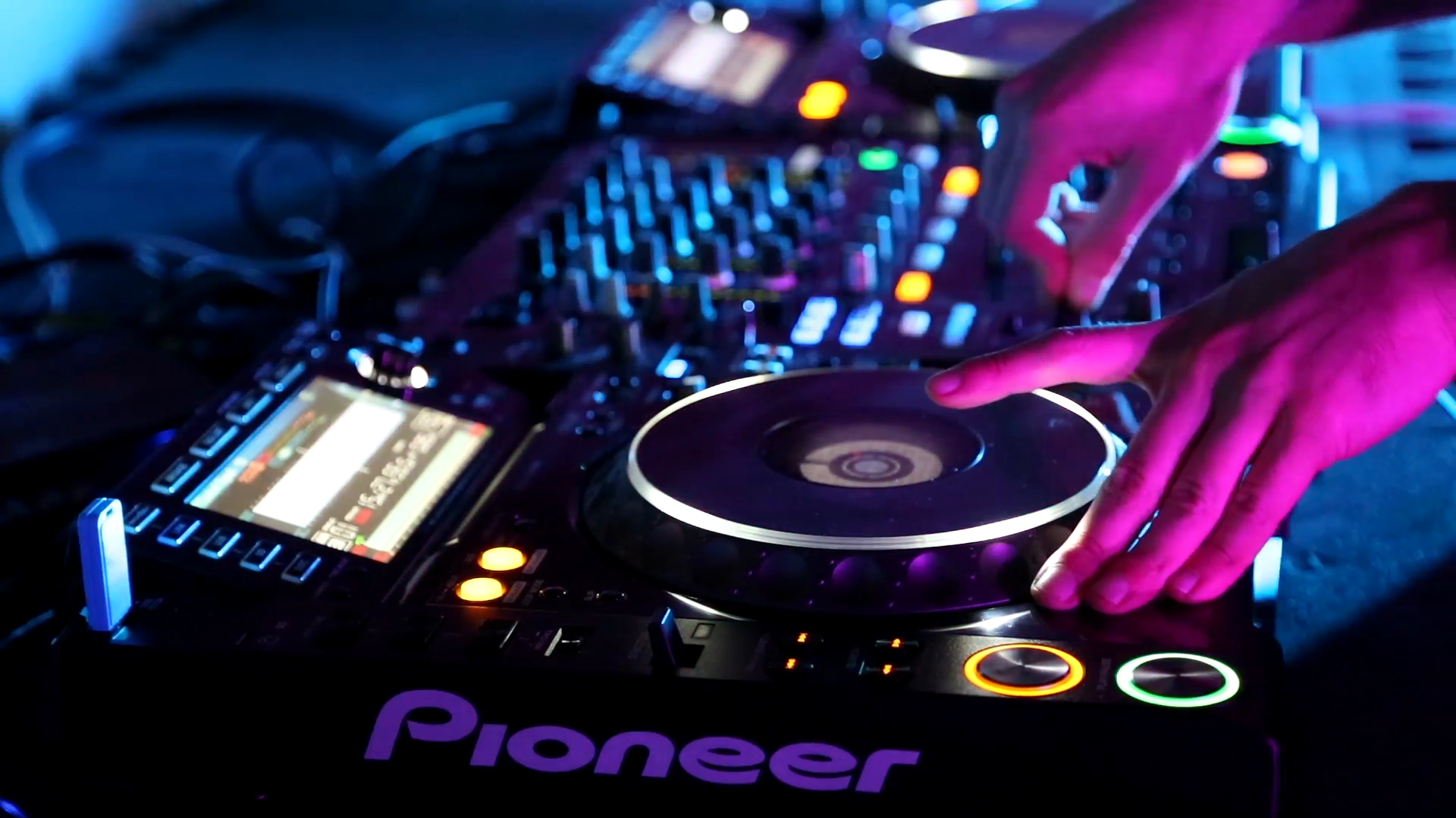 pioneer-dj-set-static-shot_v1mcbvae__F0000.png