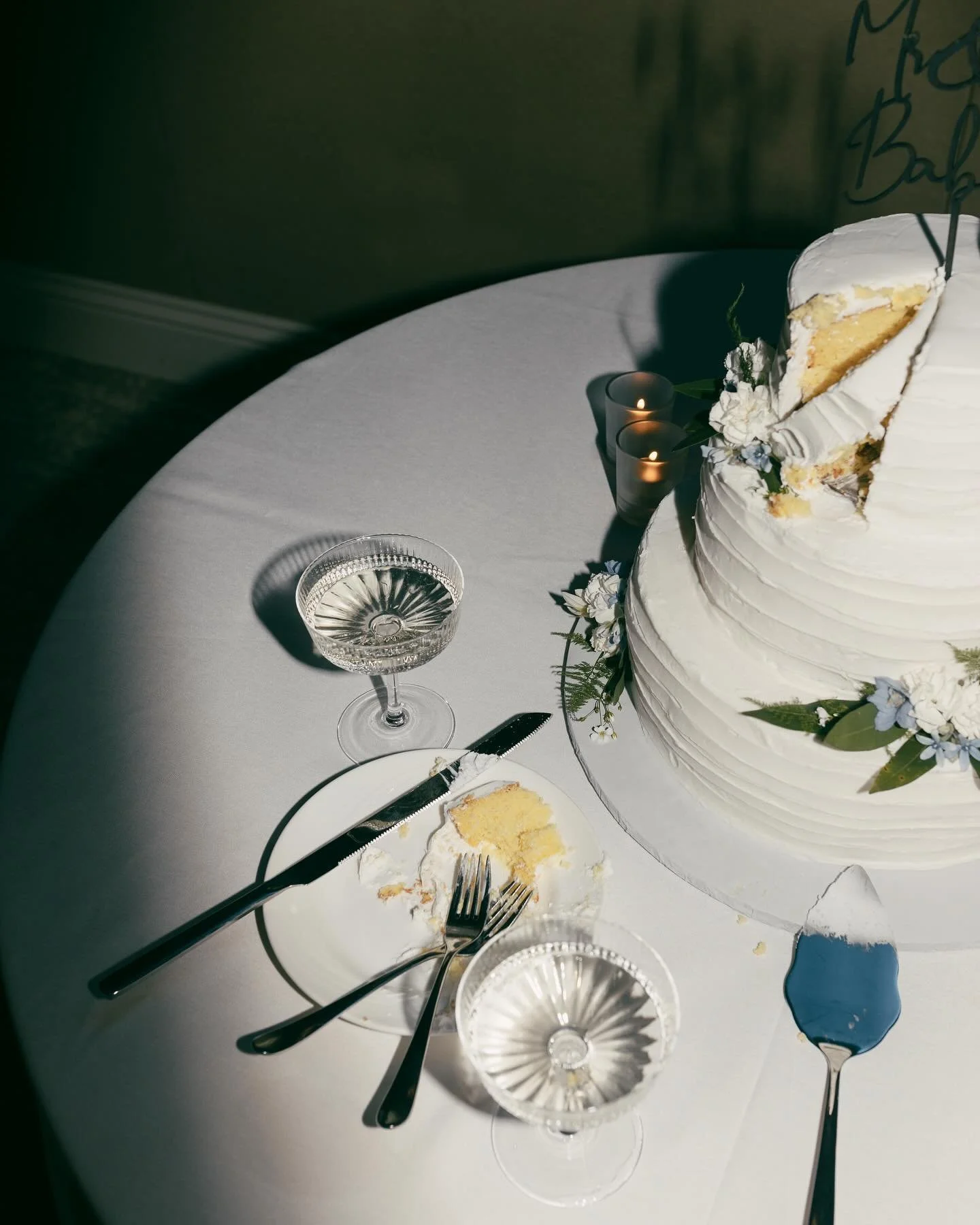 Finally a little glimpse into Lexi &amp; Logan&rsquo;s wedding day 🥂 This one was extra special having been there the night these two love birds met then fast forward to capturing their wedding a few years later. What a day, what a love story. Cheer