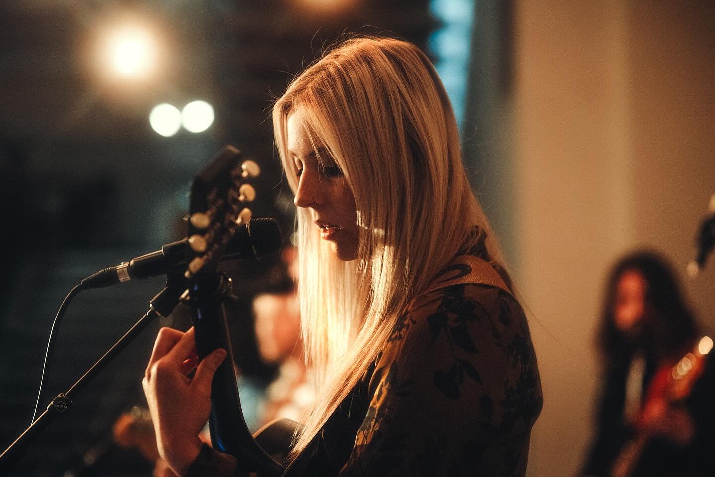 Happy birthday @baileykate03! 🌺 We&rsquo;re so lucky to have you singing and playing in the band. 

📷 by @j.edmund.live