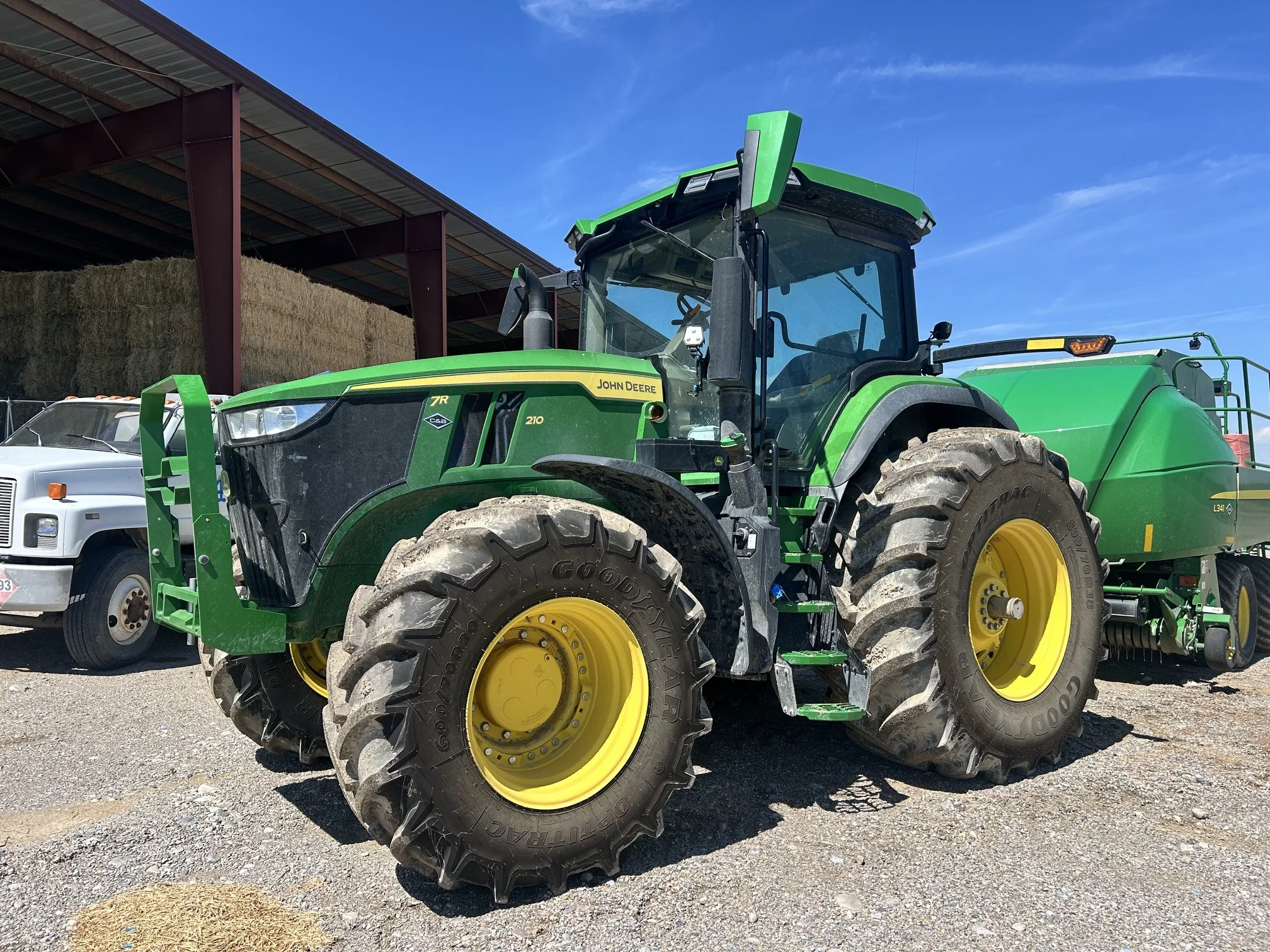 2025 JD 7R 210 tractor & JD 700M front end loader
