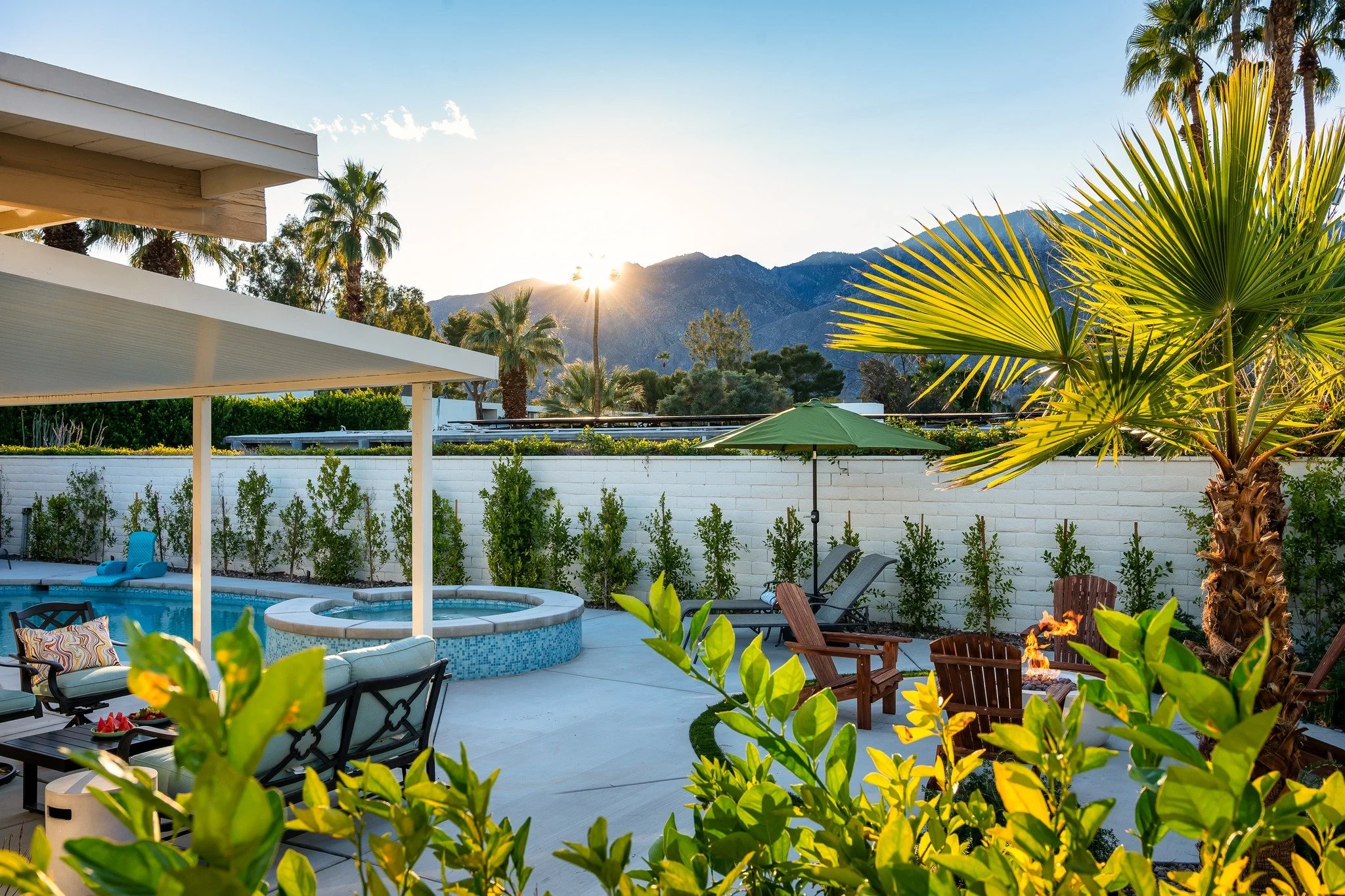 Palm Springs - Back to Back. 

Modern lines, a flawless pool, and Palm Springs views to die for.

Desert light, open skies, and a setting that never gets old. This is what it&rsquo;s all about.
