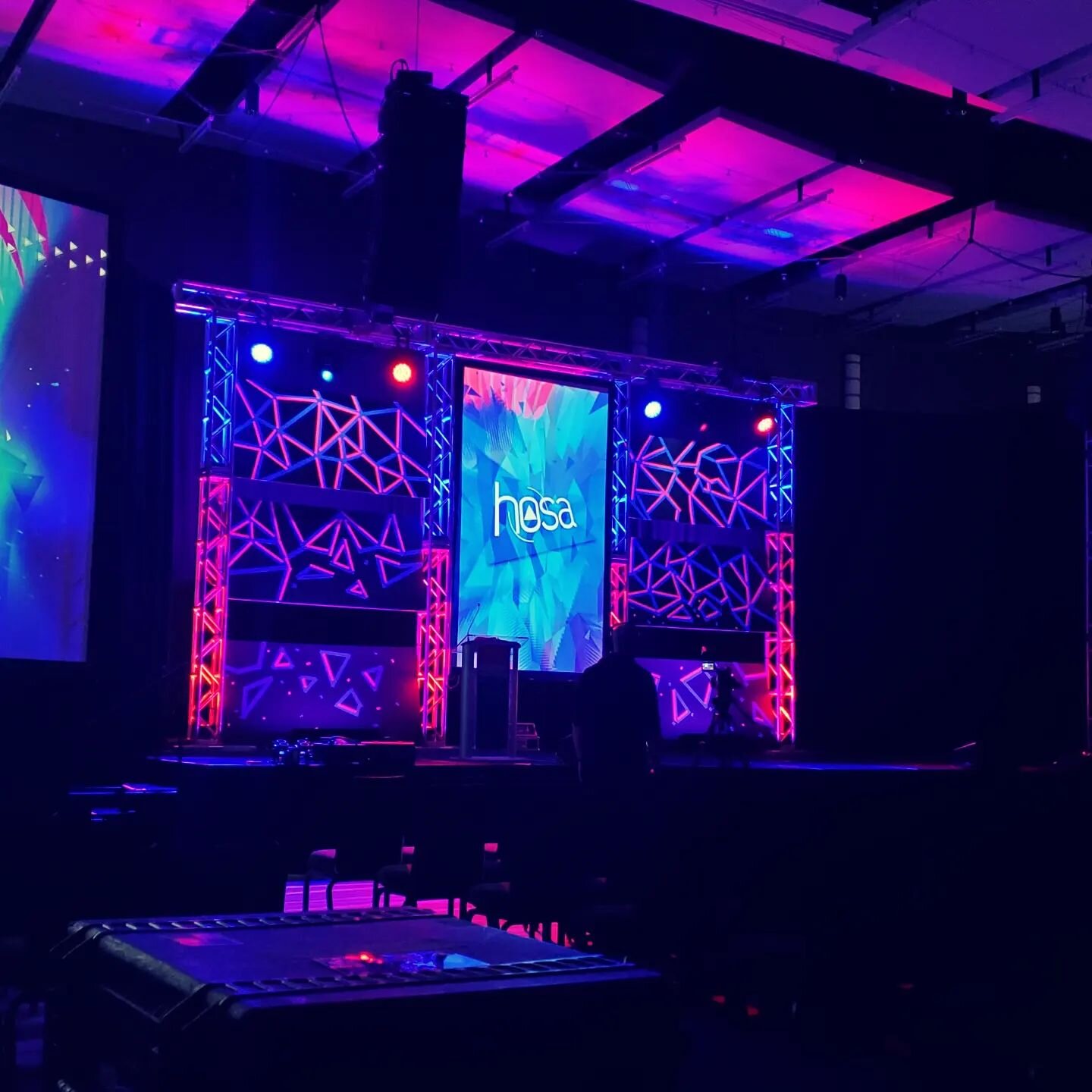 This is my favorite set so far this spring. We used UV lights to help get that neon glow! #uvlight #lighting #stagelighting #theaterlighting #stagedesign #concerts #concertlighting #liveeventproduction #liveevents #liveeventproduction #roadhog4 #high