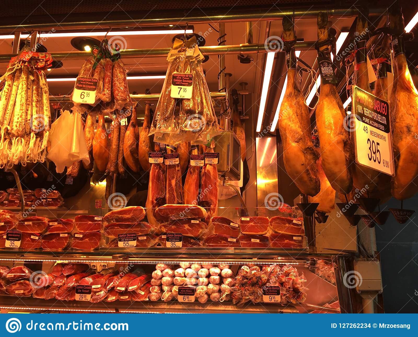 ham-store-barcelona-swanky-1272622341.jpg