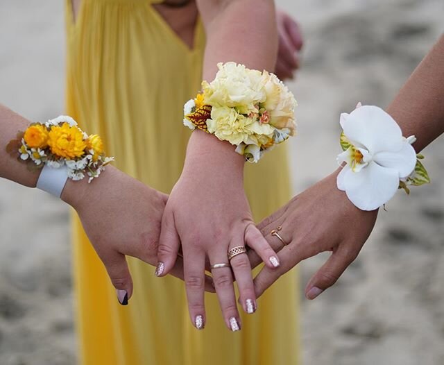 Celebrating is still in style. A mix of corsage cuffs in dried, lush cuff or simple elegance available to accent  your style.  I love these pops of yellow💛💛💛