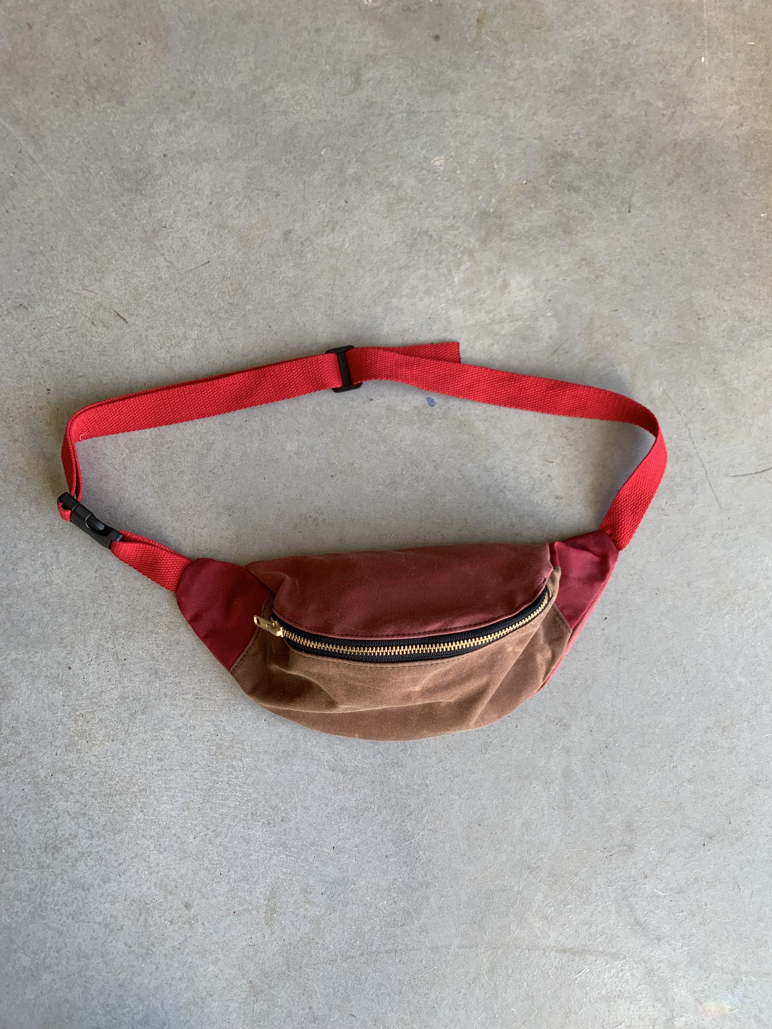 Waxed Canvas Field Fanny, lined