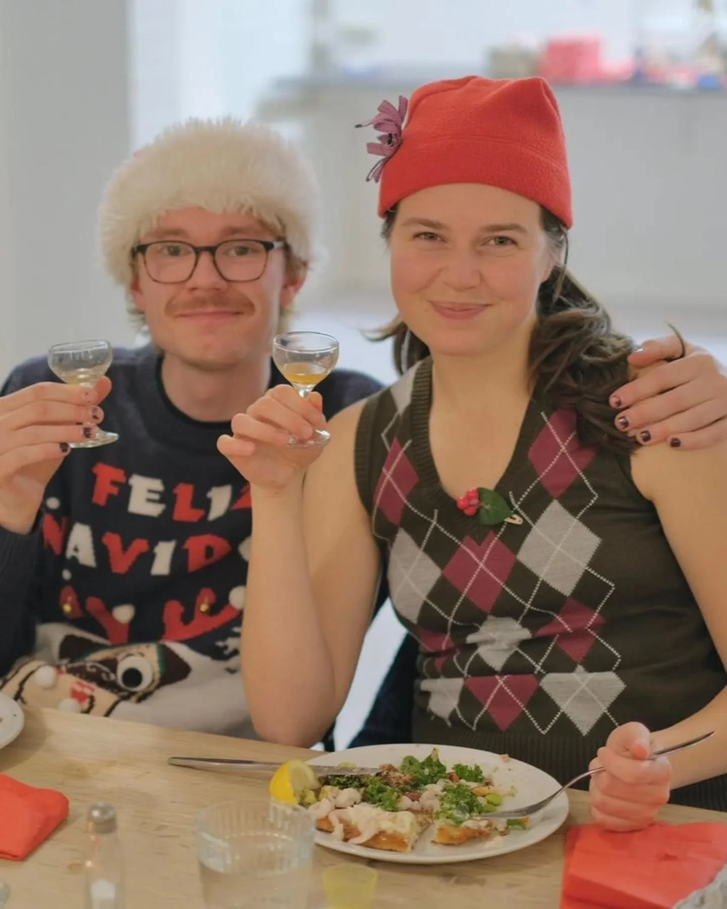 Hvem elsker ikke en god julefrokost? 🎄✨️

Torsdag aften blev julen skudt godt og grundigt i gang p&aring; L&oslash;gumkloster H&oslash;jskole! 

Madh&aring;ndv&aelig;rk havde knoklet i k&oslash;kkenet hele dagen og lavet den l&aelig;kreste julefroko