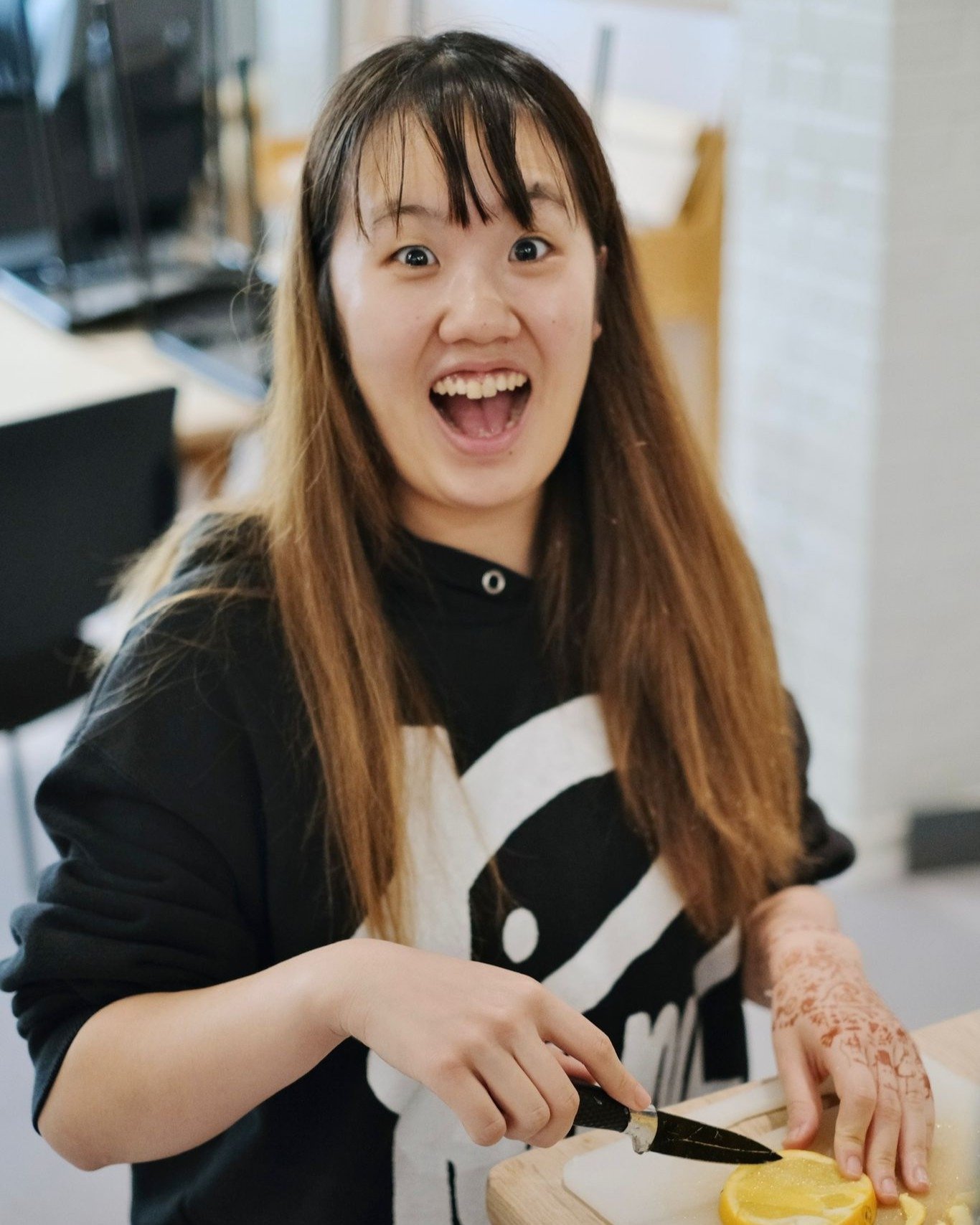 Hvis der er noget, vi elsker, er det hjemmebagte l&aelig;kkerier, og p&aring; L&oslash;gumkloster H&oslash;jskole er det ikke kun vores dygtige k&oslash;kkenpersonale, der ofte disker op med nybagte boller, br&oslash;d og kage 🍰🍞🥖

Ogs&aring; vore