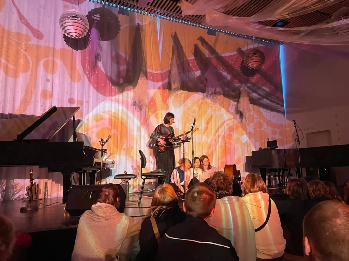 Musikproduktion p&aring; studietur 🎧🎤🎼

Lige nu har vi fordybelsesdage, hvor vi virkelig n&oslash;rder igennem og g&aring;r i dybden med vores hovedfag. I weekenden var Musikproduktion i Aarhus 🌈

Dag 1 stod p&aring; RAMA Festival i Musikhuset me