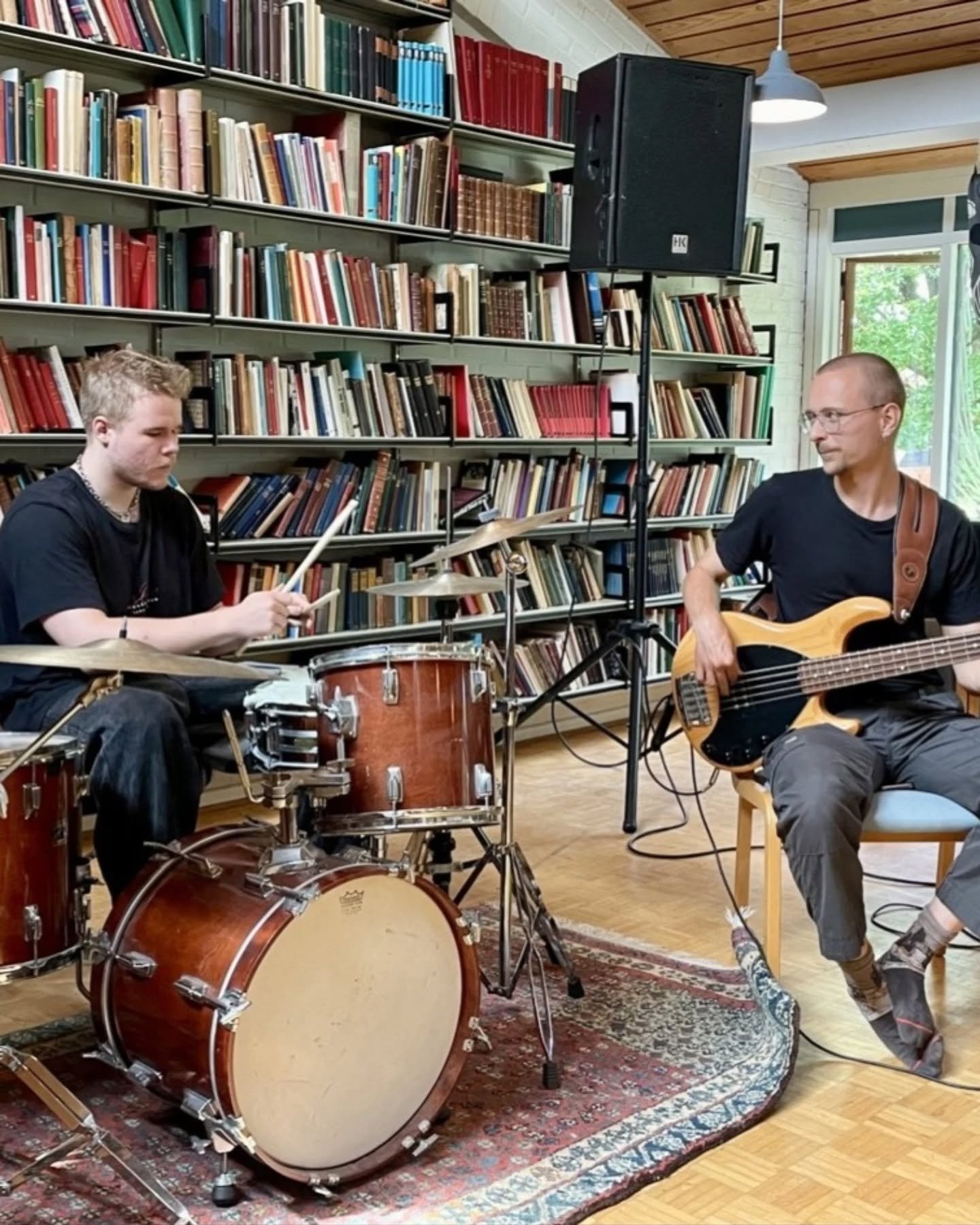 Kunne du t&aelig;nke dig et efter&aring;r, hvor du udvikler dig som musiker, udforsker din kreativitet og bliver en del af et st&aelig;rkt f&aelig;llesskab &ndash; for kun 2.500 kr.? S&aring; l&aelig;s med her! 🤩 

P&aring; musikholdet har vi haft g