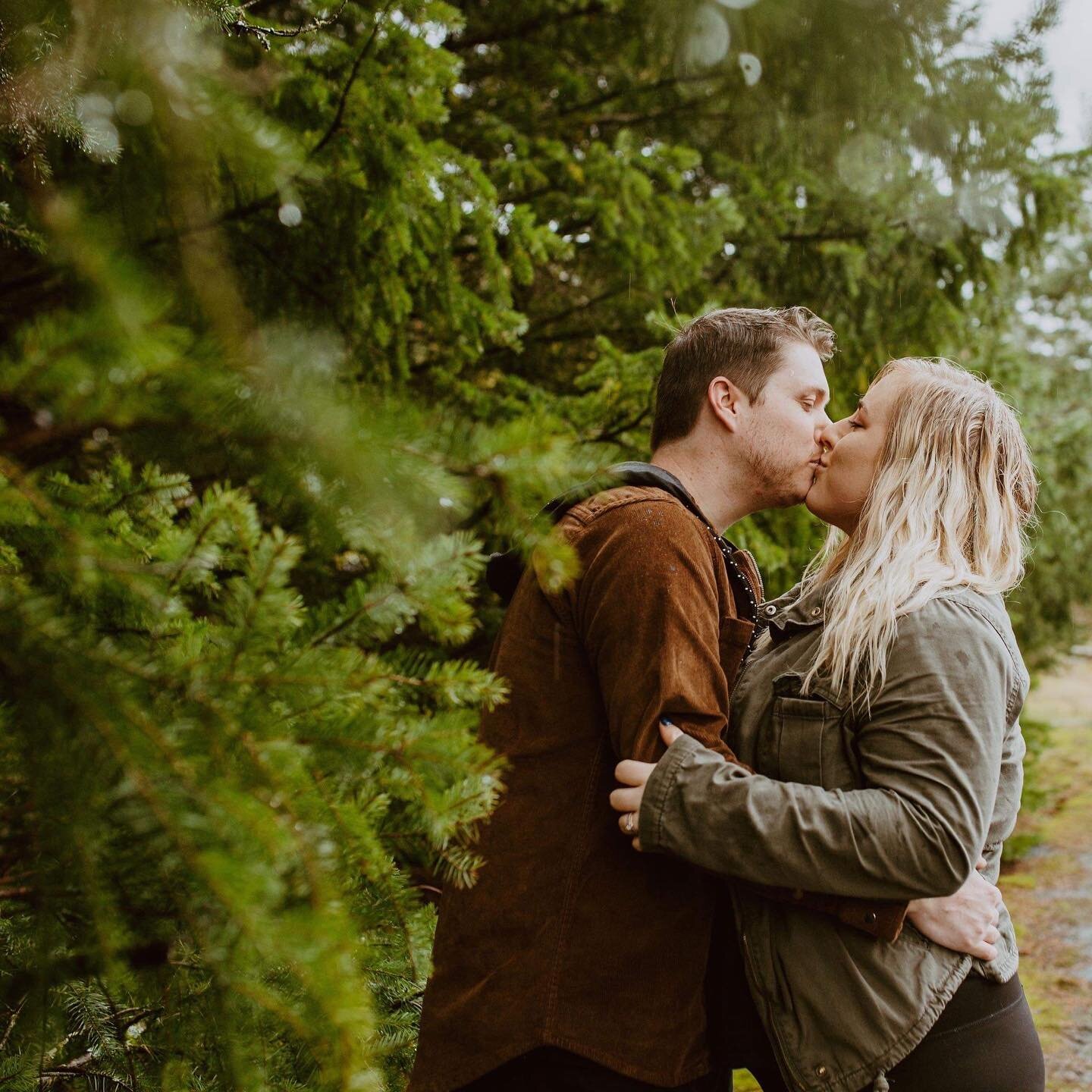So sad this session got deleted off of my Instagram, so I&rsquo;m posting it again! 

Meeting &amp; working with Sam + Jacob was seriously so much fun. They&rsquo;re troopers in the rain and this is by far my FAVORITE rainy day engagement session, ev