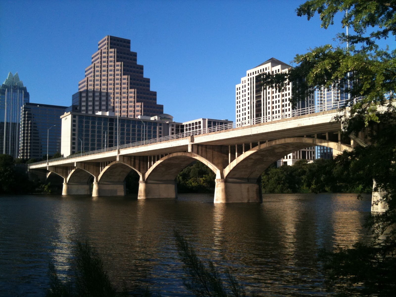 Congress_Avenue_Bridge.jpg