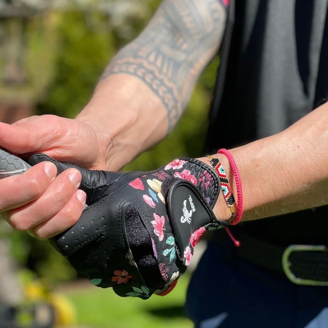 Like a twisted fairy tale, the Dark Forest golf glove has beauty, intrigue, and just a hint of edginess. 

⛳️ Share this with 3 golfers