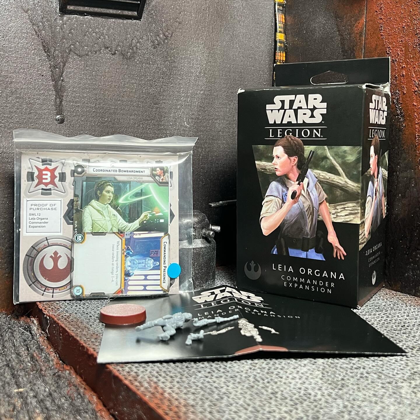 And now we play a game called, &quot;is this the beginning of an obsession that will cause Alyssa financial ruin?&quot; Only time will tell...

#starwarslegion #ohgodwhyamidoingthis #ohyeah #leiaorgana #duh #tabletopgaming #gameingcafe #thescavengers