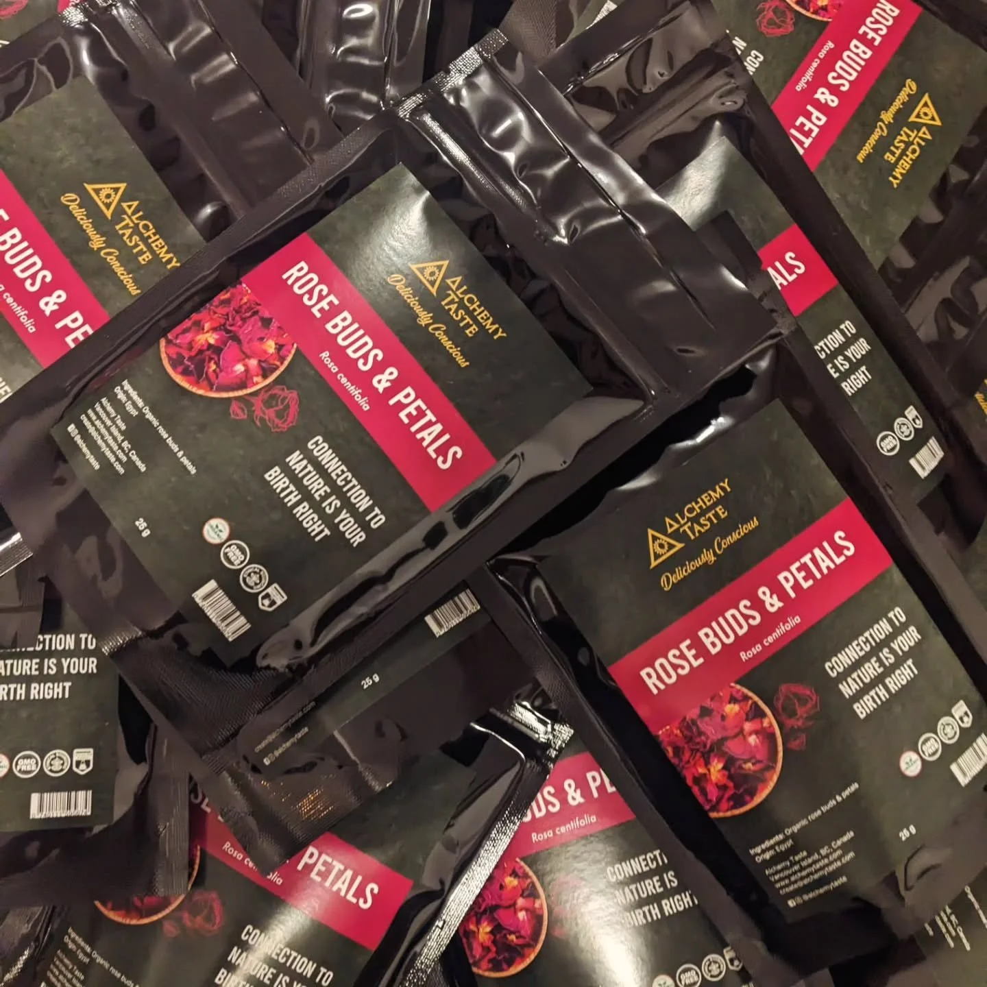 🌹 The Rose &mdash; A Lesson in Self Mastery

The rose teaches what mastery looks like &mdash; strong roots, open heart.
Its petals soften the nervous system, calm the mind, and restore emotional balance.

Rich in antioxidants and gentle on the body,