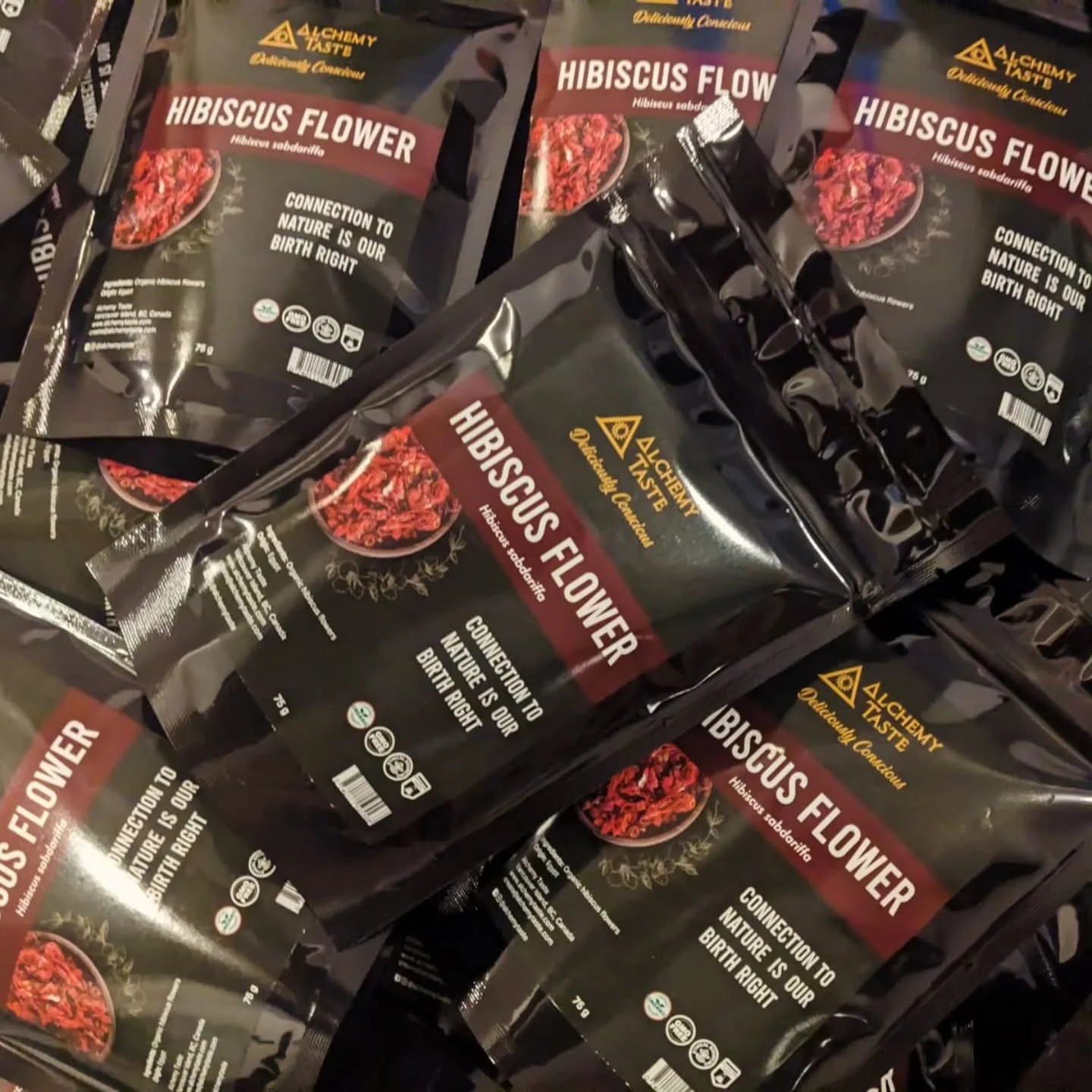 🌺 Hibiscus &mdash; Strength Through Circulation &amp; Clarity

Hibiscus is bold &mdash; and so are its benefits.
Rich in vitamin C, antioxidants, and natural acids, organic hibiscus supports healthy blood pressure, improves circulation, and boosts o