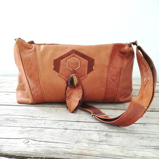 So happy how this bag came out, created using soft genuine leather all recycled from a worn out leather jacket, so perfect for anybody who values circular, zero waste fashion. ⁠
A simple design with a gold hexagon charm, a leather feather and a large