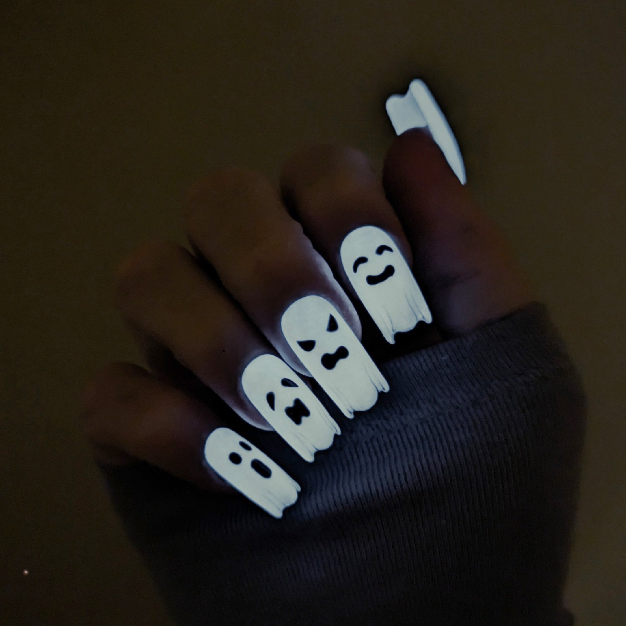 glow+in+the+dark+ghost+press+on+nails.jpg