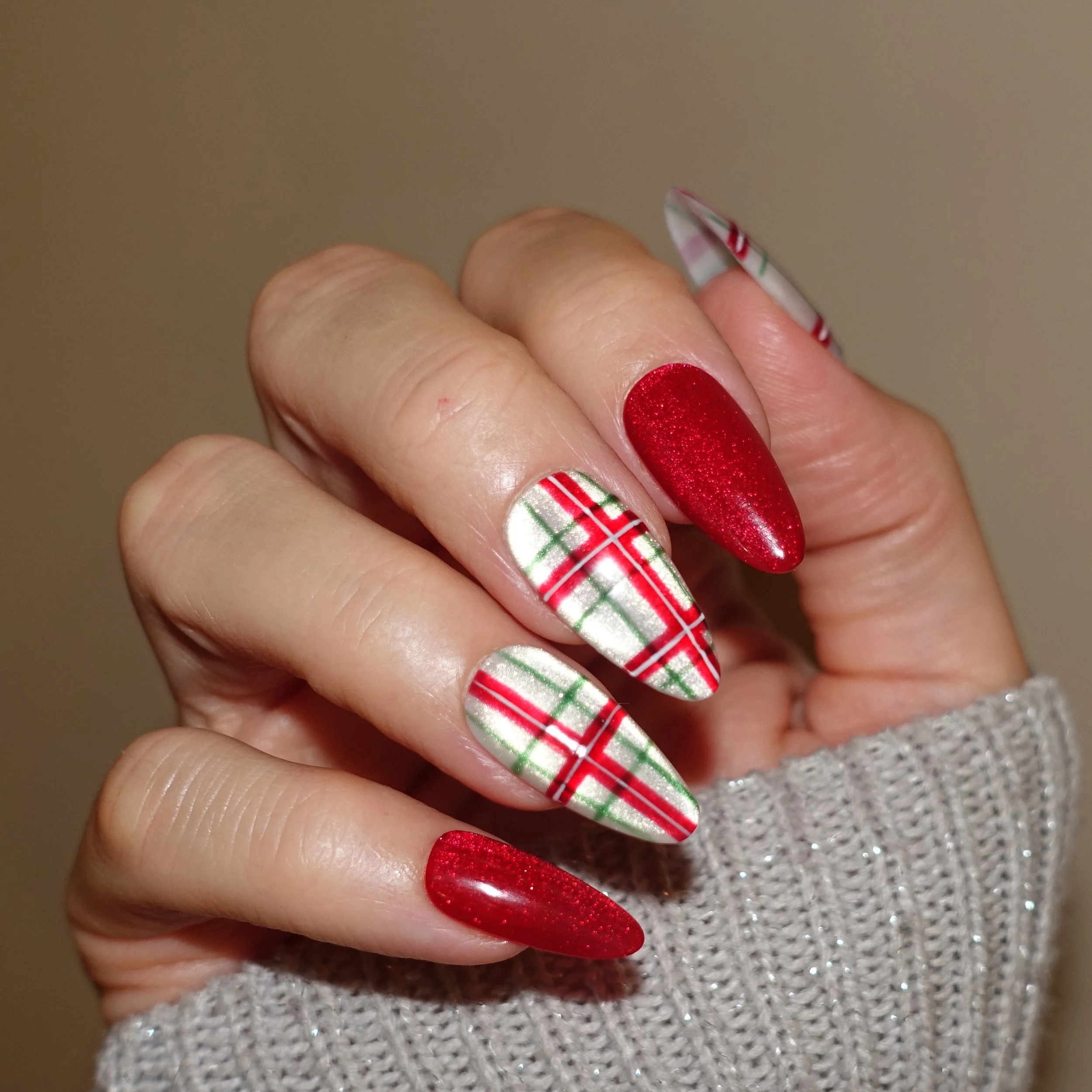 HOLIDAY PLAID