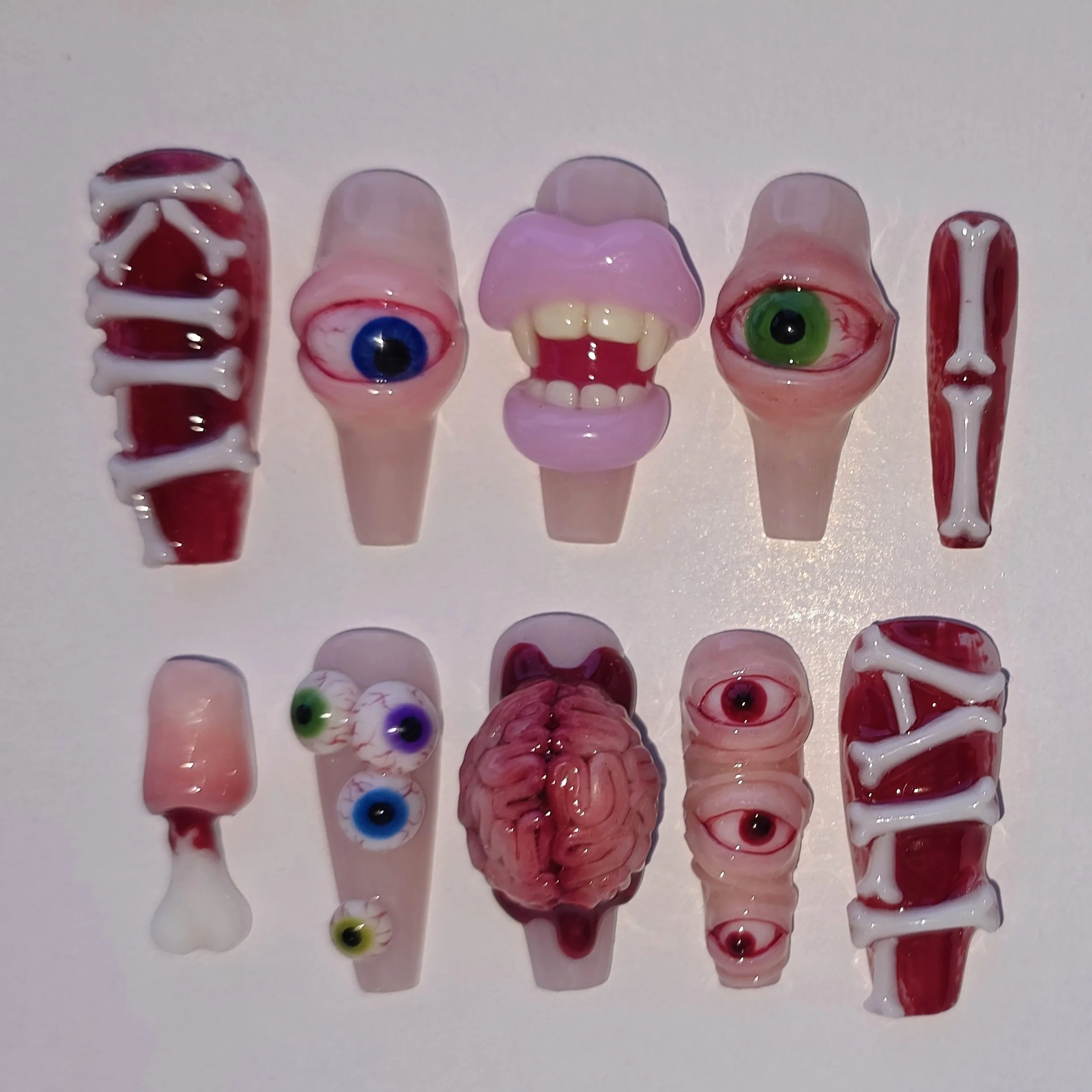 HORRORS & NIGHTMARES