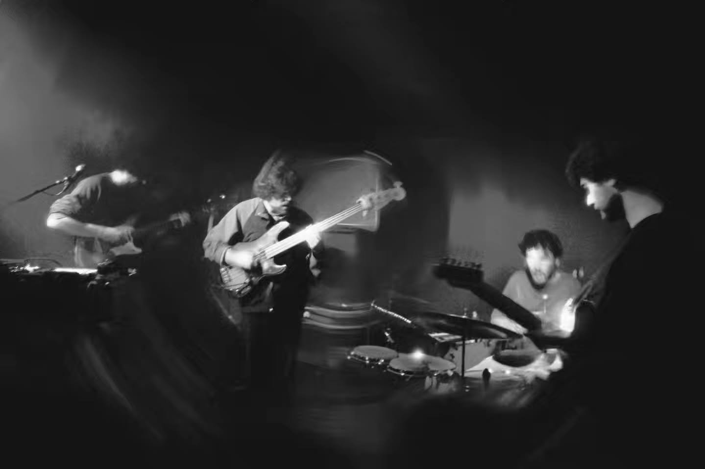 CONCERT - 11.12.2025 - 21:00 - JIM BALLON

https://jimballon.bandcamp.com/music

#caf&eacute;ducommerce #event #&eacute;v&eacute;nement #concert #konzert #live #jeudredi #donnerstagabend #bielbienne #altstadt #vieilleville #agenda #jimballon