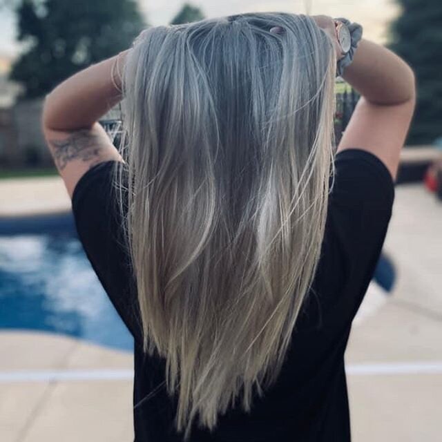 Stunning blondie by @cbaby74  Love those baby peek a boo lights in there and the coolness of this gorgeous blonde!  Blonde can be difficult (I know this from lots of experience)😜 but, If you get with the right stylist it can be SO MUCH FUN!! (And yo