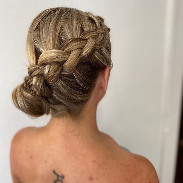 Summertime is for braids and fun hair that&rsquo;s not on your shoulders making you HOT ☀️☀️☀️ check out this gorgeousness by @wendy_walker_stylist  This look would be 😍😍 for a summer wedding or special occasion too 🌈 #girlfridaybloomington #braid
