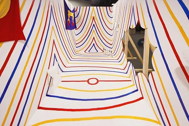 José Quintanar (Madrid, España, 1984)
_
Vive y trabaja en Rotterdam, Países Bajos. Es un artista con experiencia en cómics y arquitectura. Utiliza el libro como formato principal de su trabajo y explora las posibilidades del dibujo como un juego 