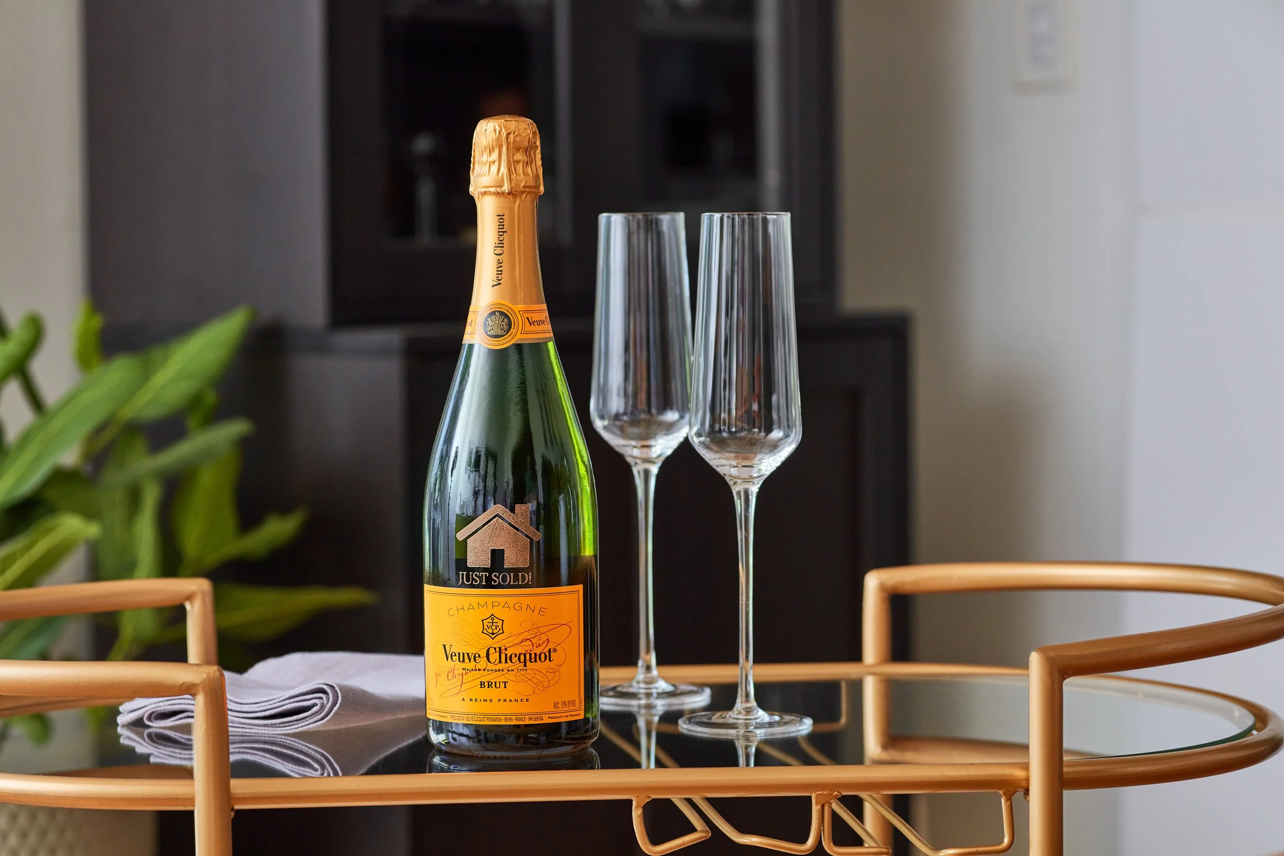 20220715_ReserveBar_Concierge_Shoot_Veuve-Wide.jpg