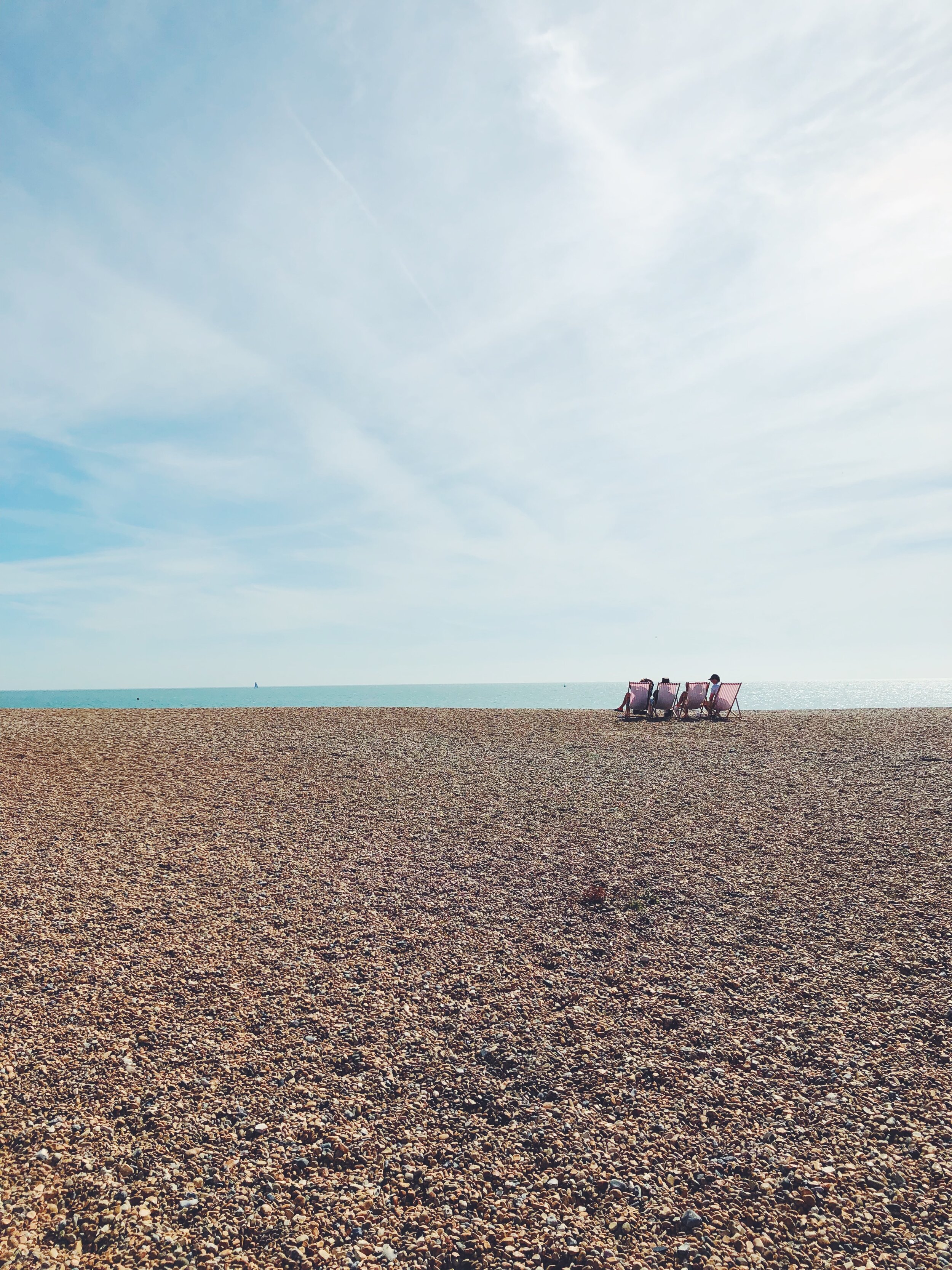 deal-beach-hut-55-deckchairs.JPG