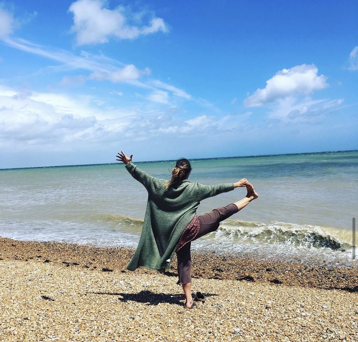 childrens_beach_yoga_deal_kent_hut_55.jpg