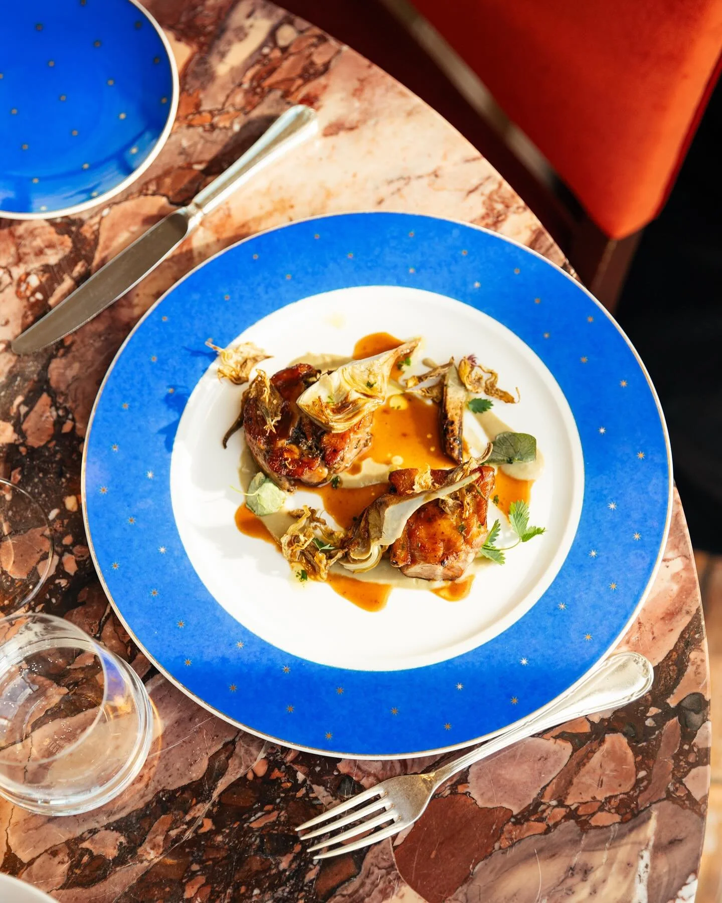A few more of my personal favorite snaps from the photo shoot at the magical @lapostavecchiahotel (Aurelio restaurant and the bar that brings you movie standard room service from entrec&ocirc;te, to spaghetti to French fries that you can have in bed,