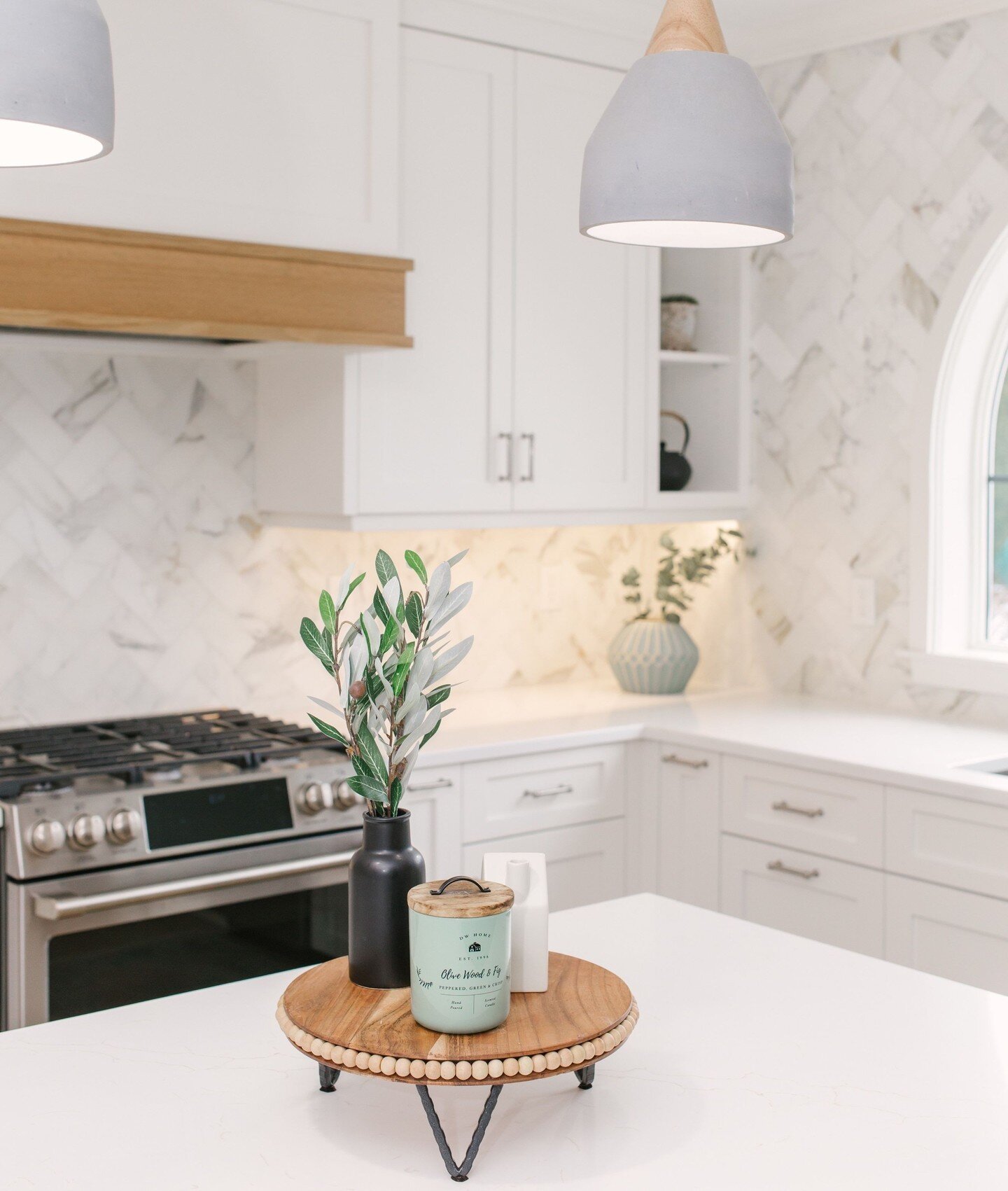 Step into kitchen serenity with this clean and modern space. From the sleek countertops to the organized shelves, every detail exudes elegance and functionality. ✨🍽️⁠
⁠
⁠
⁠
⁠
⁠
#interiordesign #designer #interiordesigner #ctbusiness #womenownedbusin