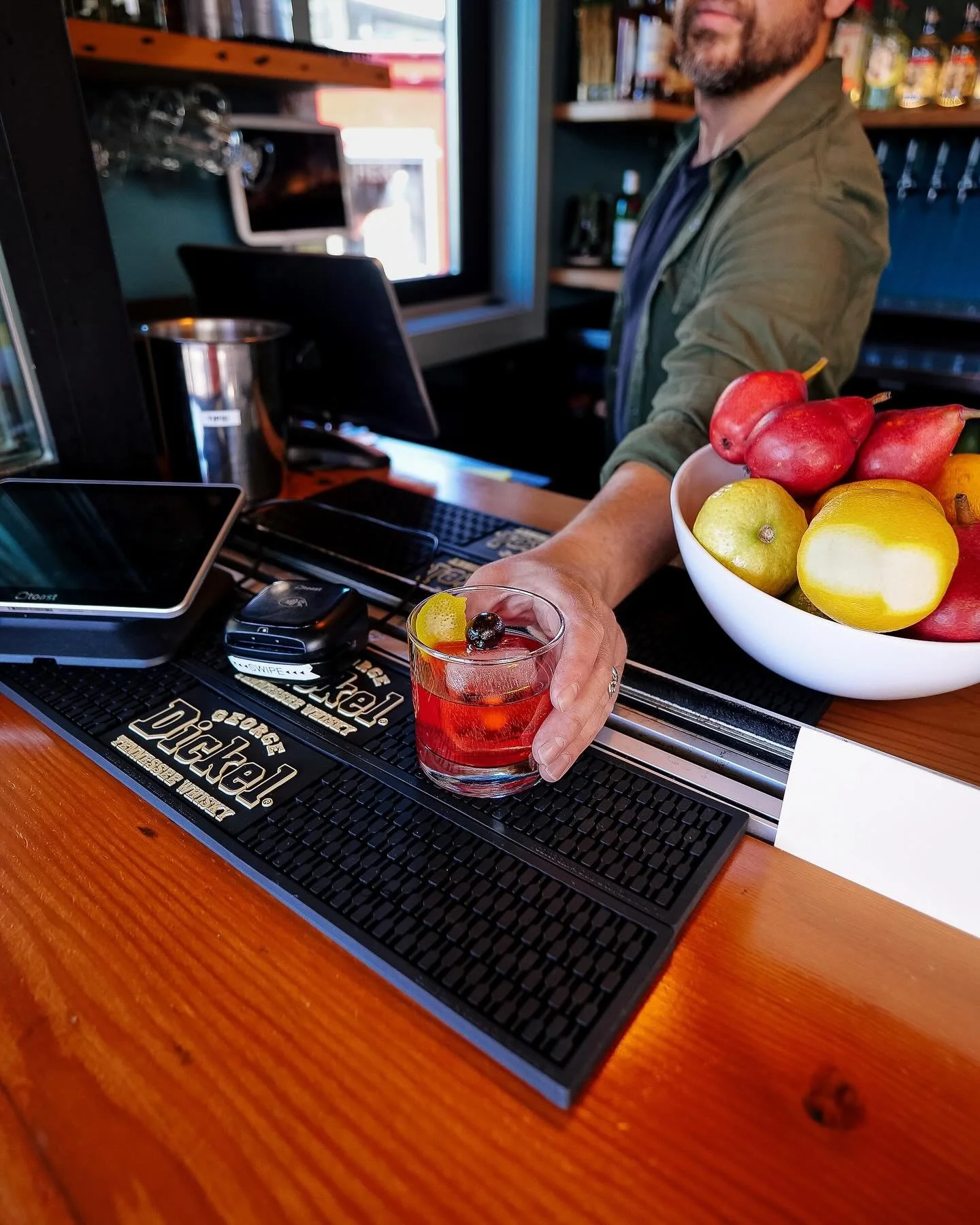 It&rsquo;s an old fashioned kinda day! Rum old fashioned? Yes please! Mezcal old fashioned? Don&rsquo;t mind if I do. Or maybe just a classic? Always a winner. #oldfashionedcocktail #portlandbar #portlandfoodcarts #portlandpatiobars