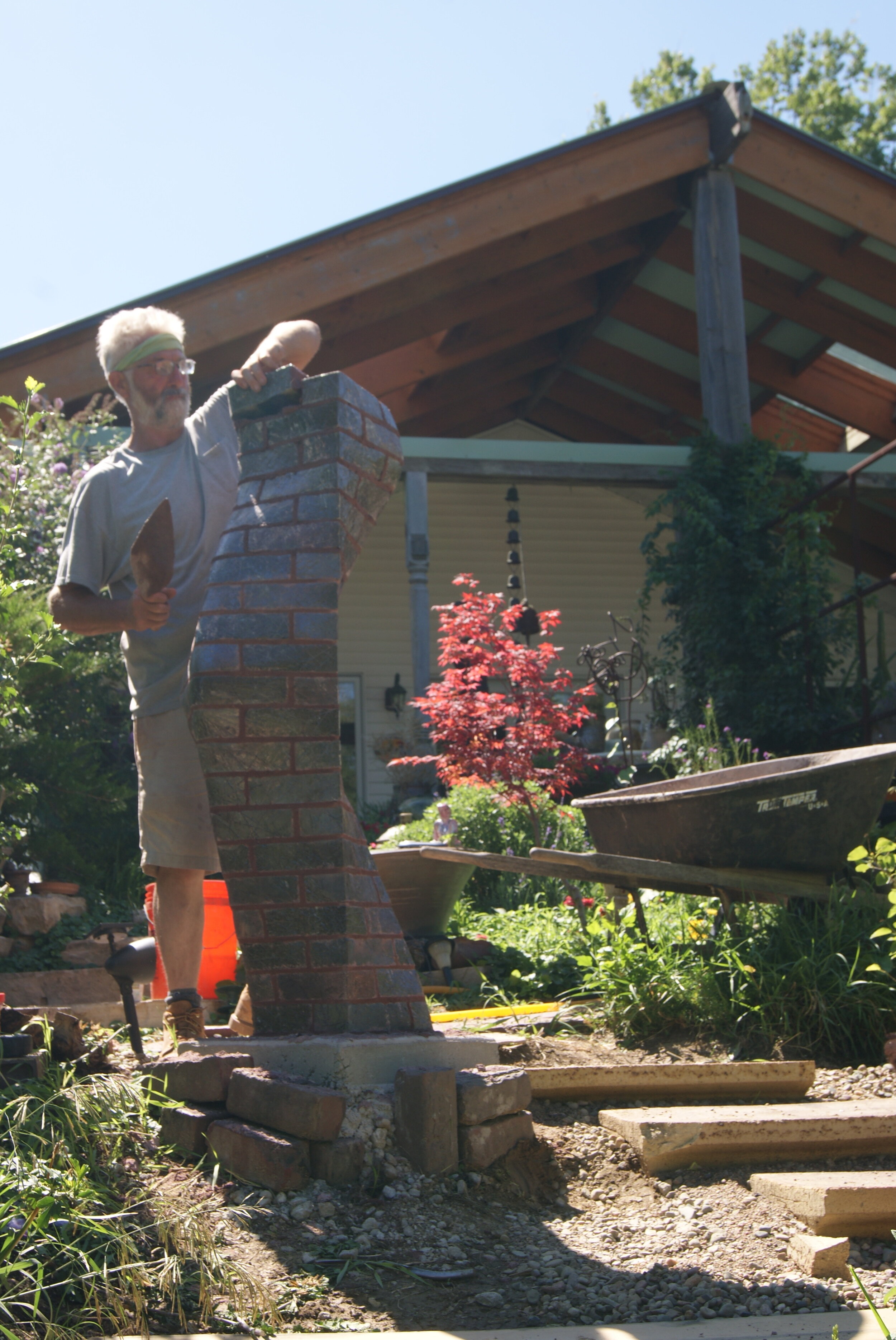 Michael Morgan building garden column