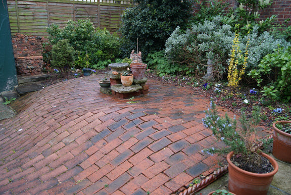 Portsmouth patio with victorian style edging bricks and humped shape