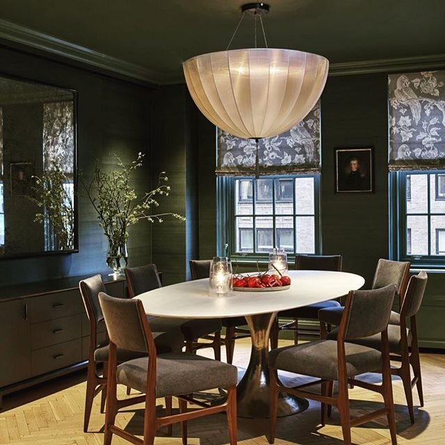 Chandelier @wokalampsvienna #victoriakirkinteriors .
.
.
#modernlivingsupplies chairs #ochreochre  mirror #mrbrownhome dining table
#greenwalls #ovaldiningtable #silkwallpaper #chandelier #silkchandelier