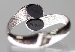 FUMI Bracelet Purse Hook is One Clever Gadget