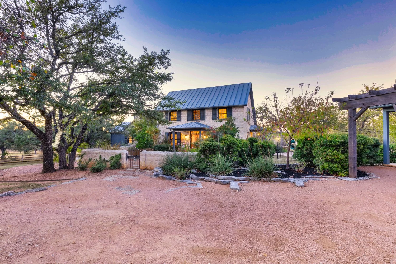 EXT FRONT VIEW 03 IMG_2592.jpeg