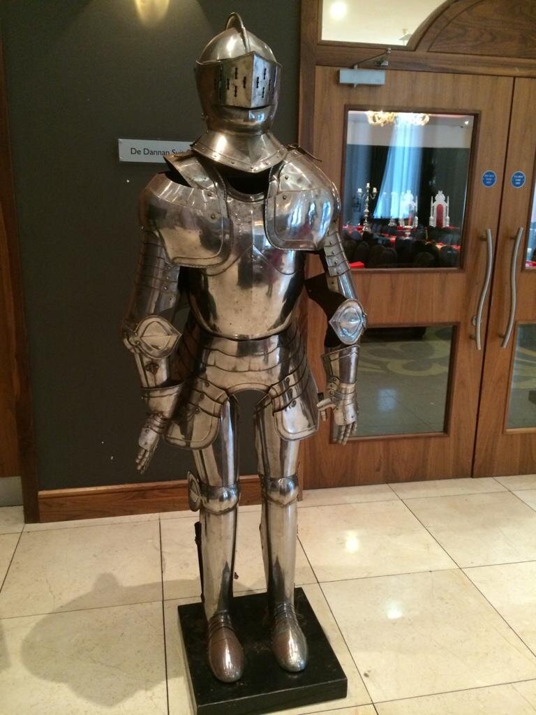 SUIT OF ARMOUR 